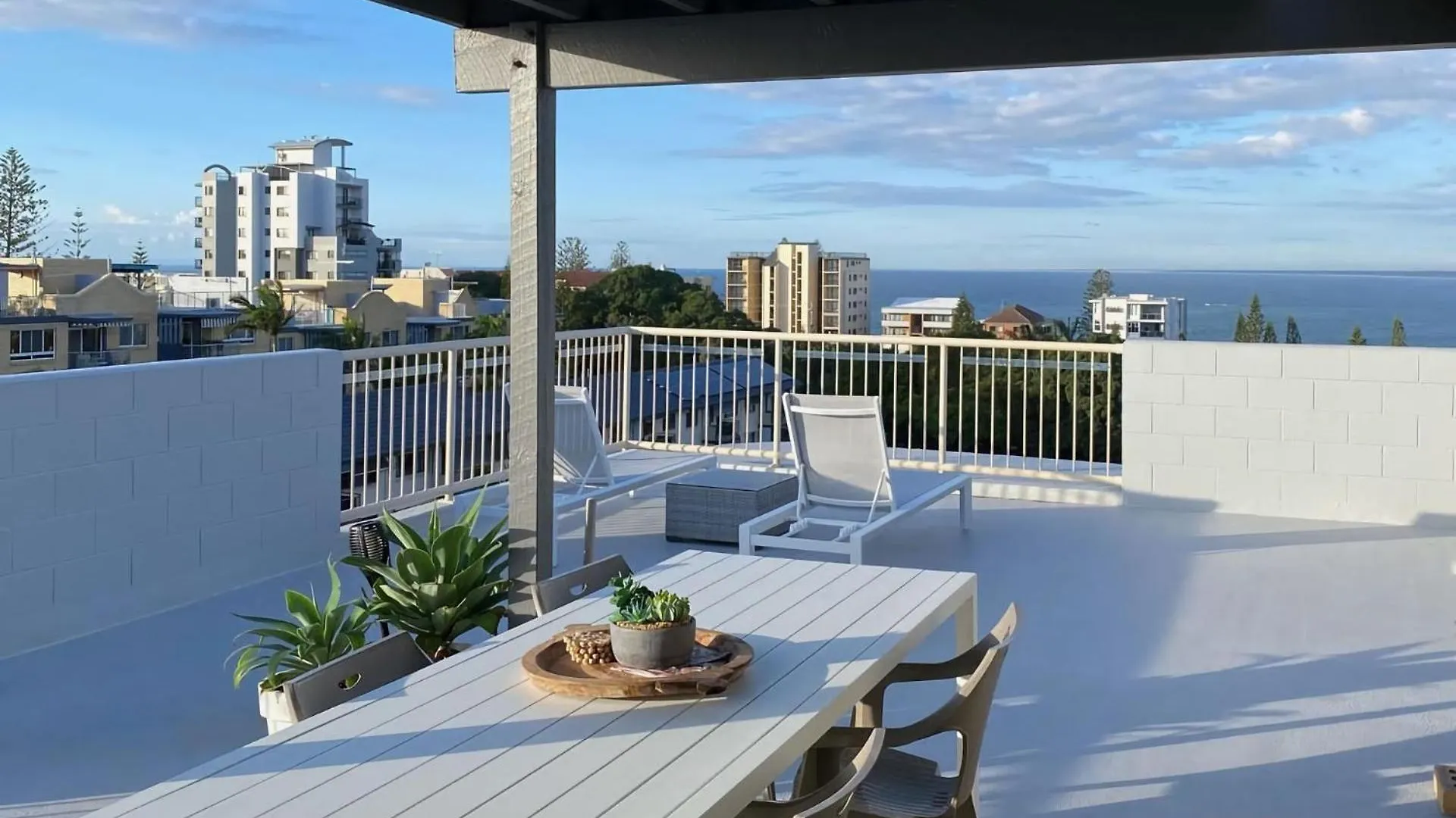 Cheltenham Apartments Unit 18 40 King St Caloundra